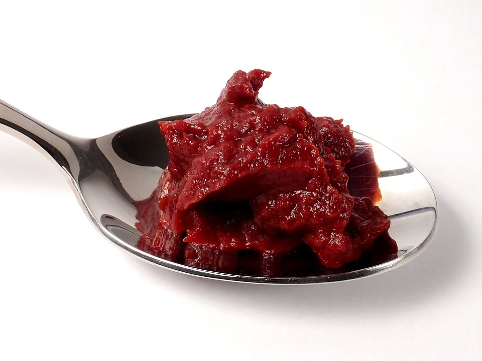 Tomato paste (tin)